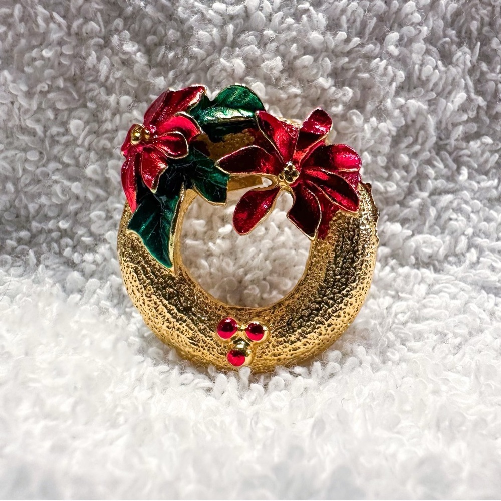 Vintage 1960s Holiday Wreath‎ Brooch Christmas